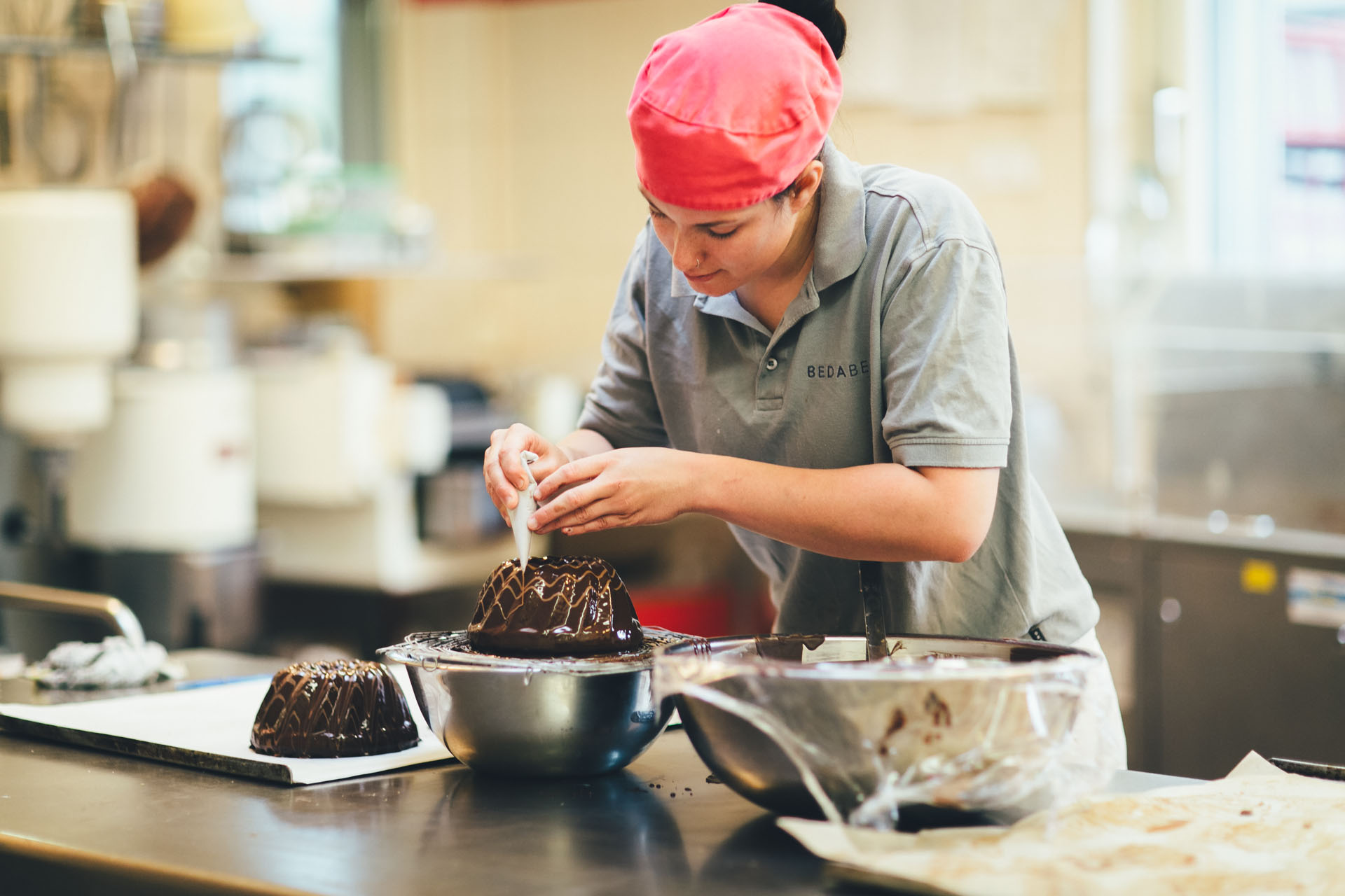 *BEDA BECK bäckerei confiserie Herstellungsprozess von Schokoladenkreationen